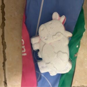 Lush magic cow bath bomb
